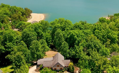 House in Bee Spring, Kentucky, United States 1