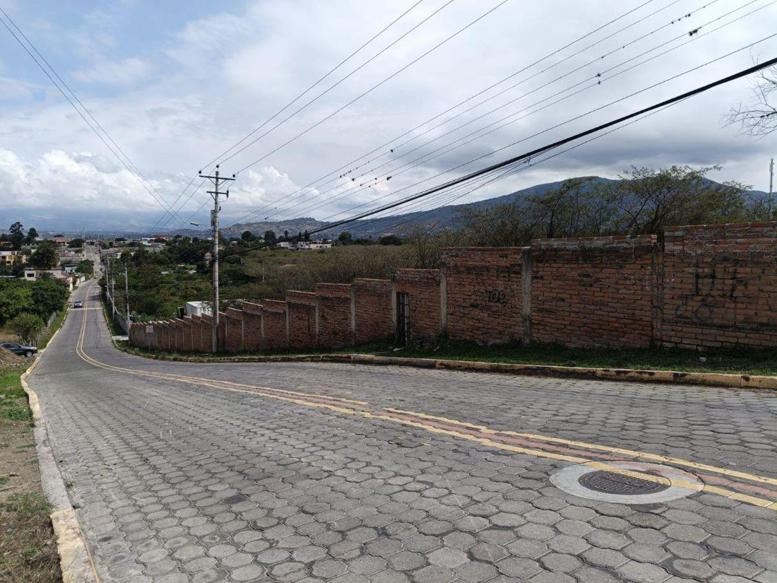 Land in Quito, Pichincha, Ecuador 1 - 18016783