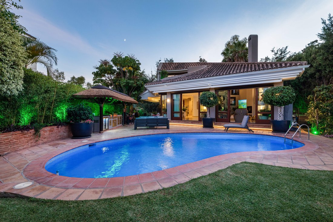 Villa in La Quinta, Benahavis, Andalusia 1 - 12307144