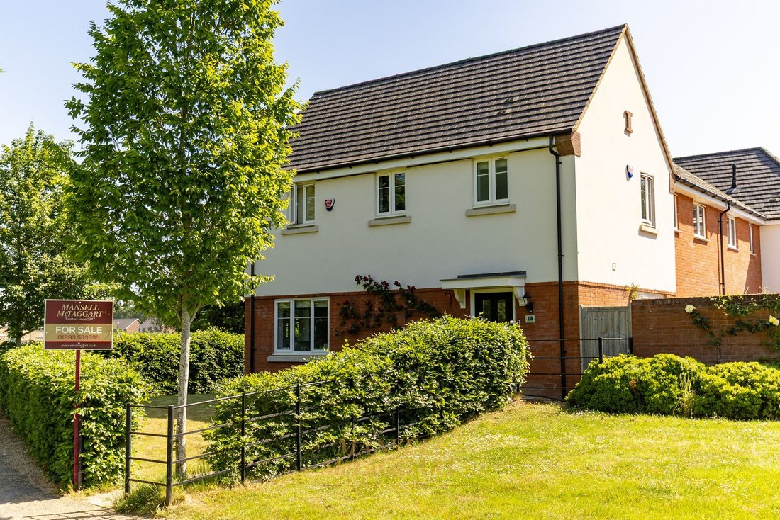 House in Crawley, England 1 - 17268112