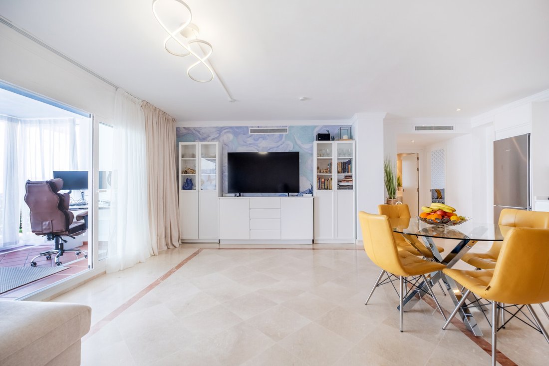 Apartment in El Paraíso, Benahavis, Spain 5 - 17864261