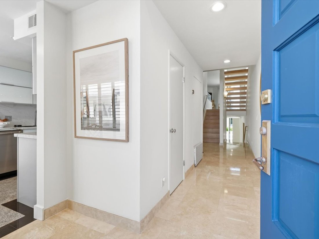 Condo in Los Angeles, California, United States 3 - 18015440