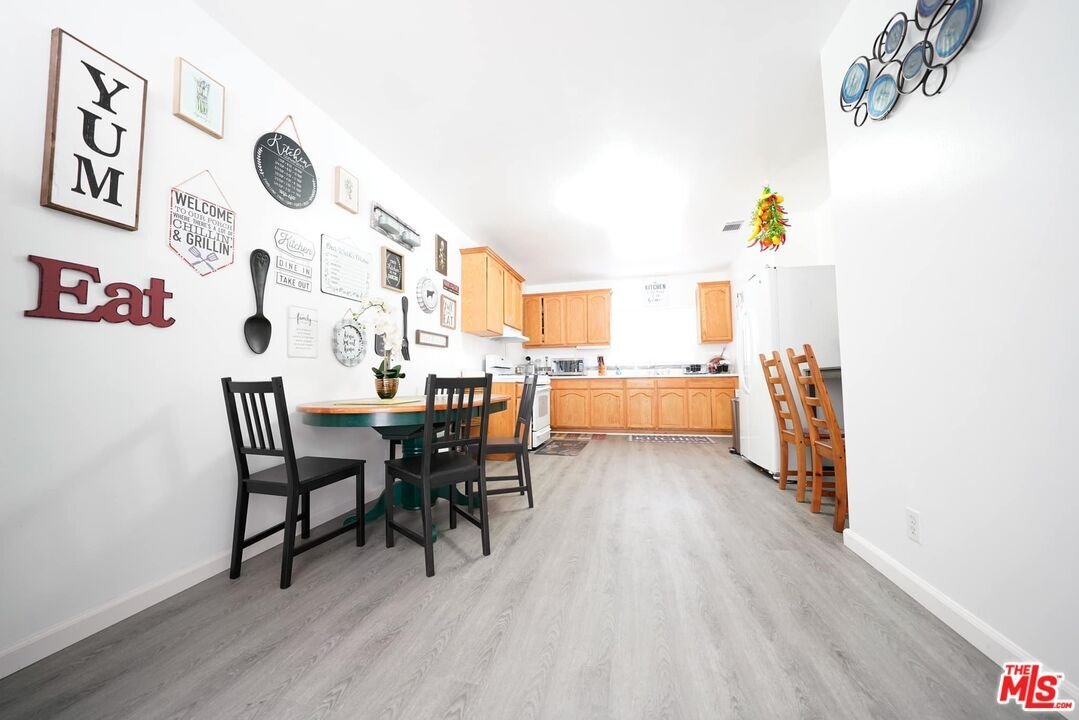 Los Angeles, California, United States 4 - 18014656