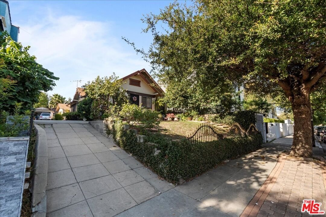 Los Angeles, California, United States 2 - 18014659