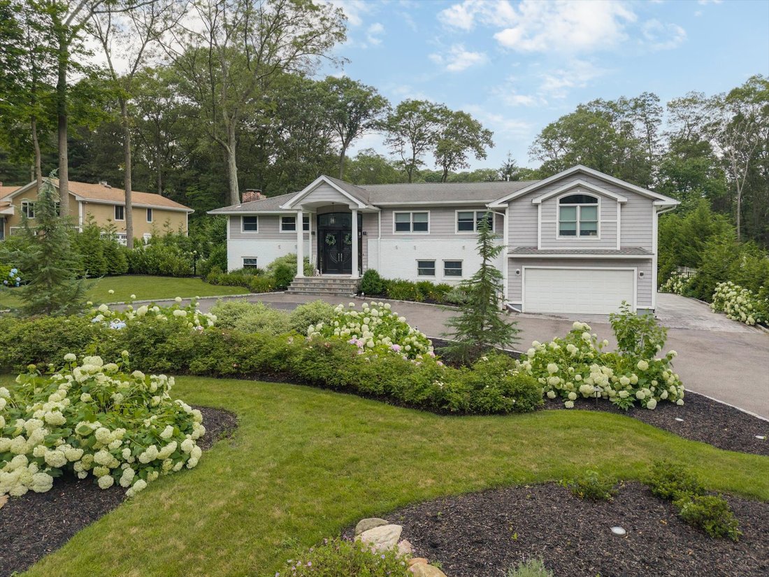 House in Melville, New York, United States 1 - 18016952