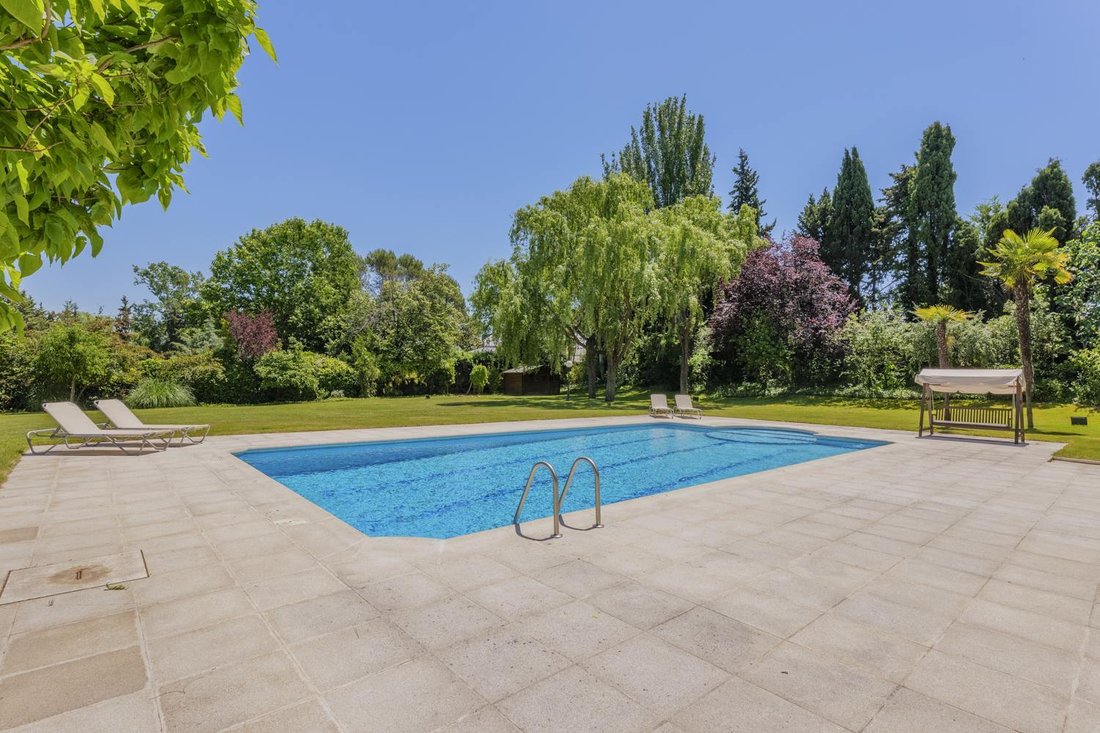 Villa in Somosaguas, Pozuelo de Alarcon, Comunidad de Madrid 3 - 18016612