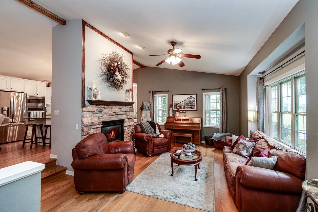 House in Oregon, Wisconsin, United States 2 - 18015861