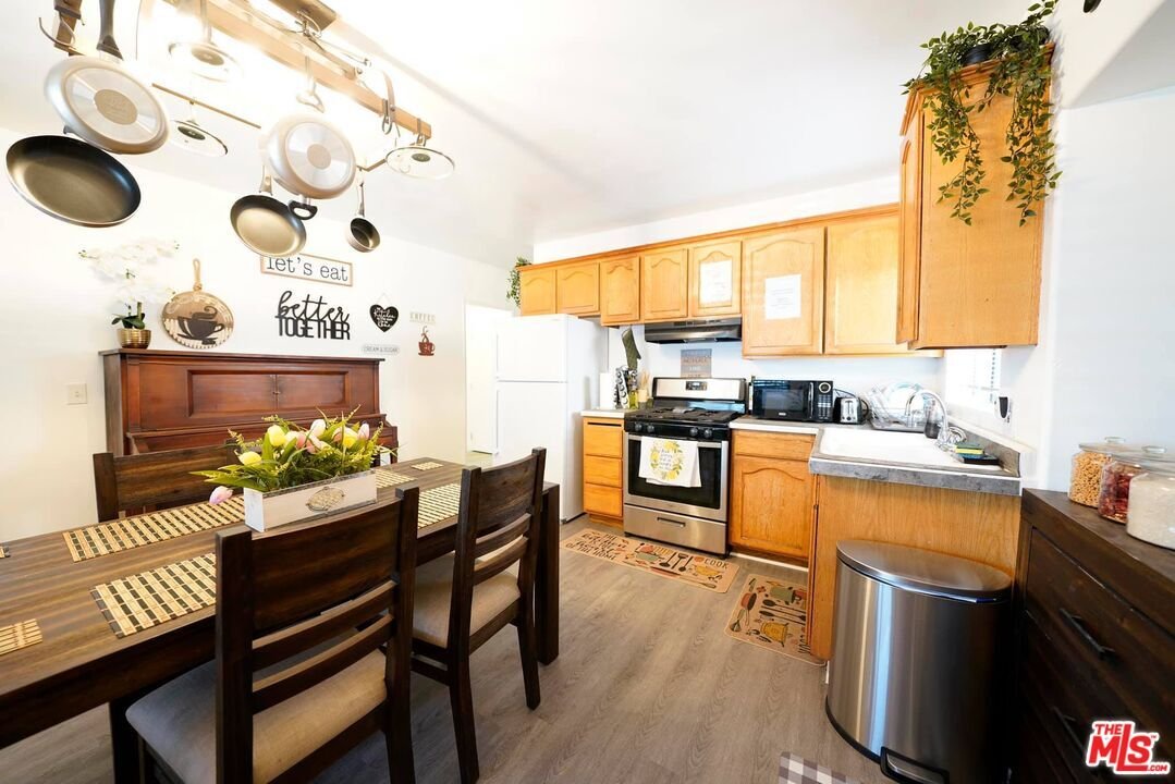 Los Angeles, California, United States 5 - 18014656