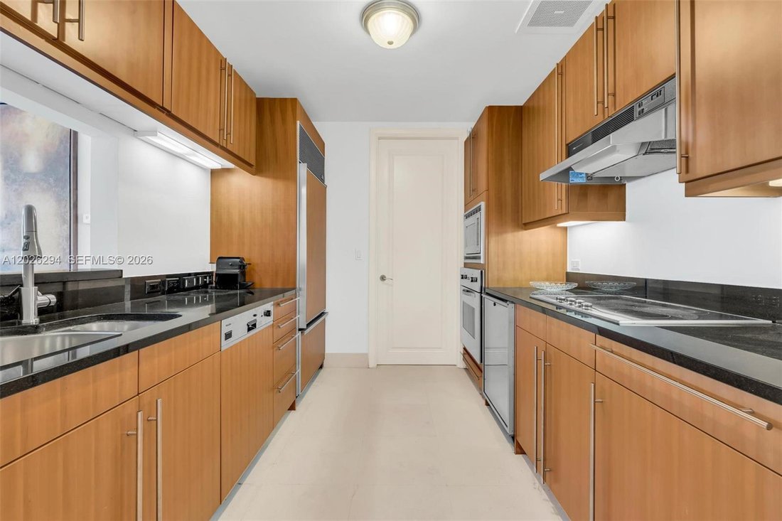Condo in Miami, Florida, United States 5 - 18019242