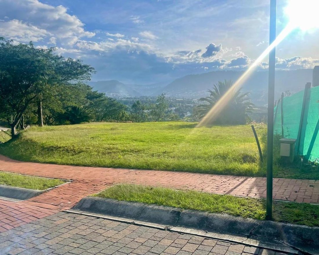 Land in Quito, Pichincha, Ecuador 1 - 18016717