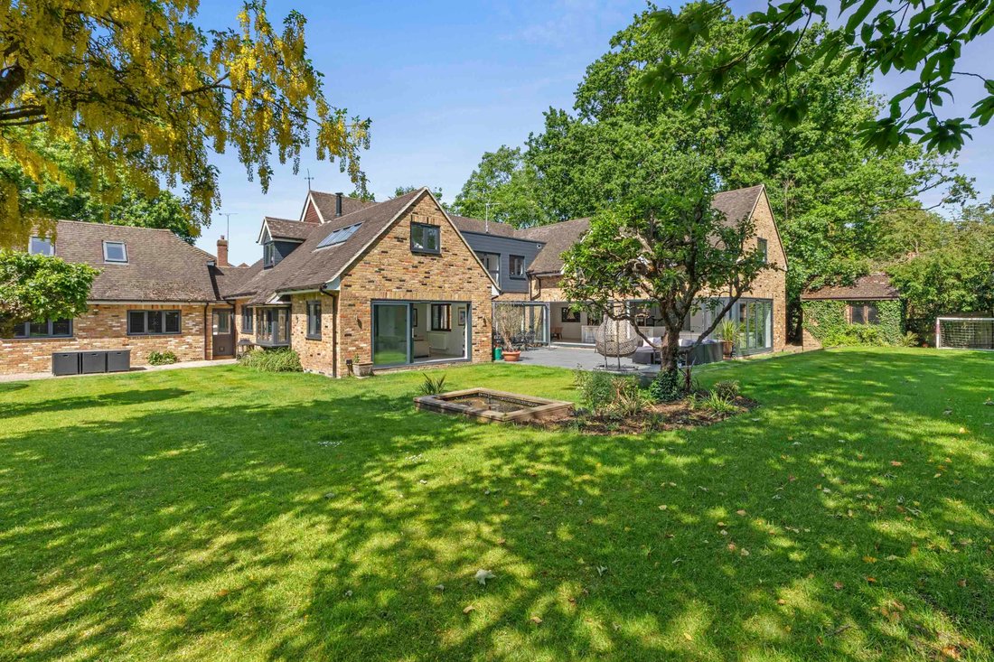 House in Beaconsfield, England 3 - 18015712
