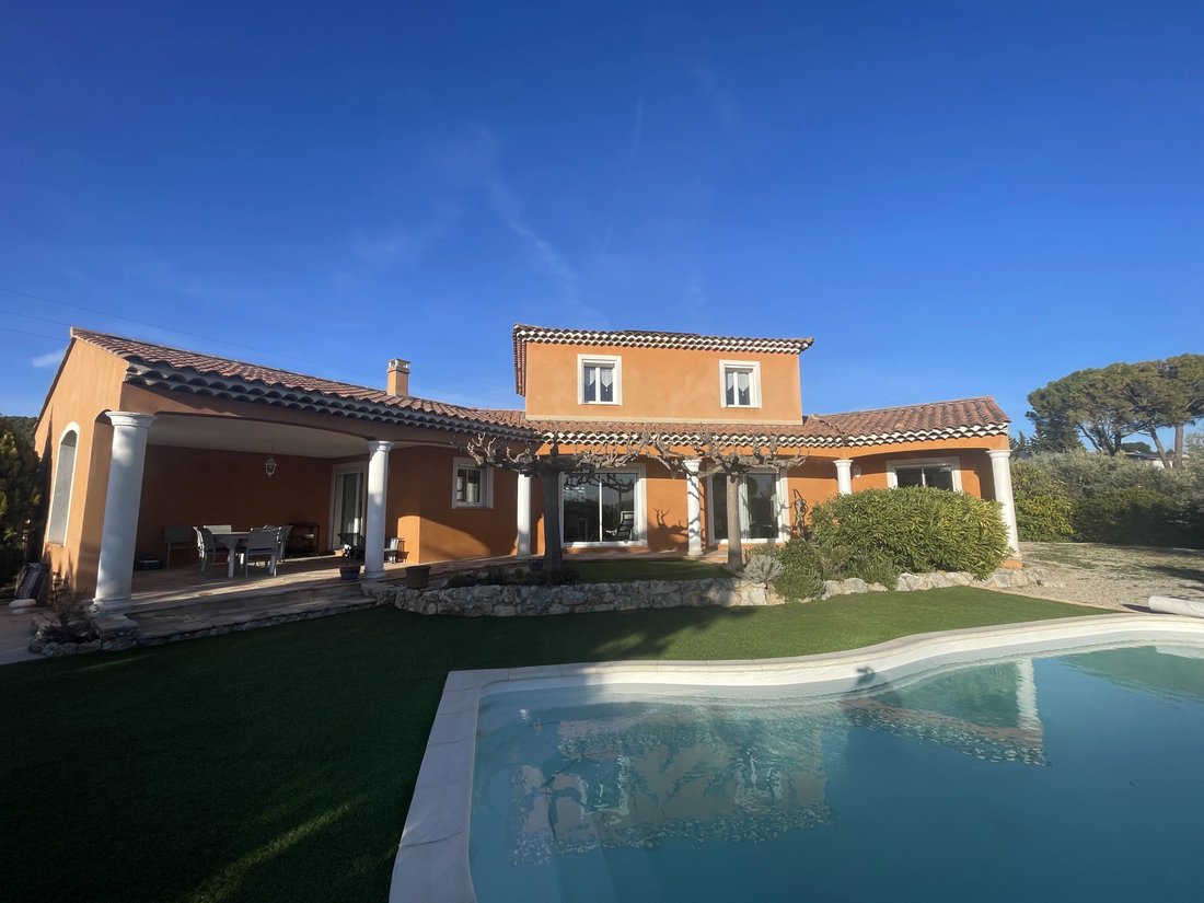 Villa in Tavernes, Provence-Alpes-Côte d'Azur, France 1 - 18017198
