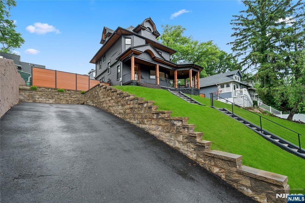 House in Nutley, New Jersey, United States 5 - 18020979