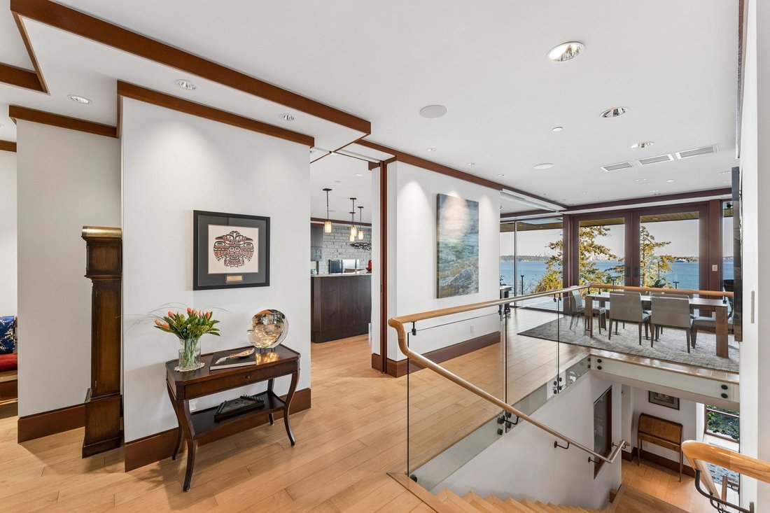House in West Vancouver, British Columbia, Canada 5 - 18021073