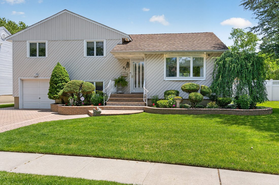 House in Levittown, New York, United States 1 - 18016669