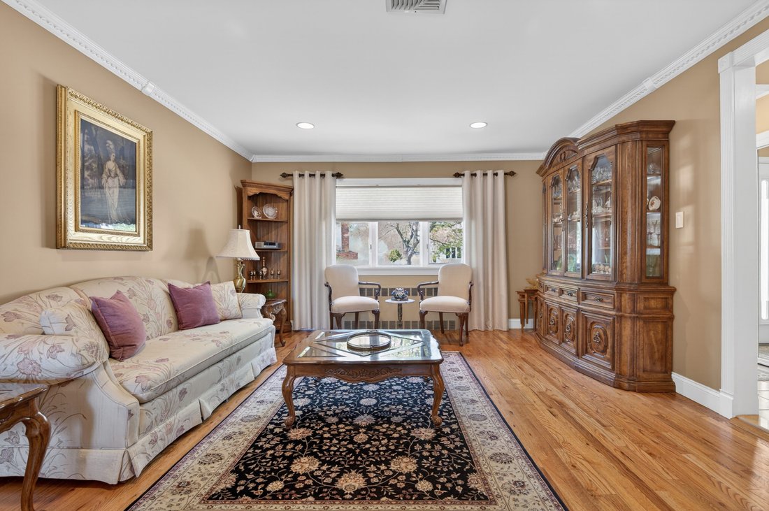 House in Levittown, New York, United States 4 - 18016669