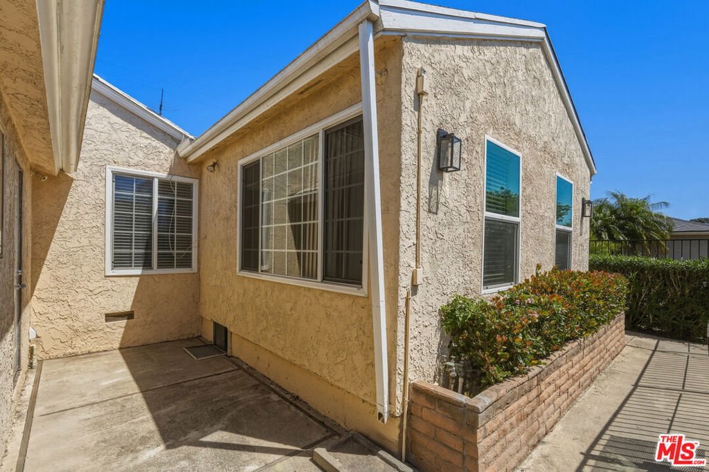 Hawthorne, California, United States 2 - 18015557