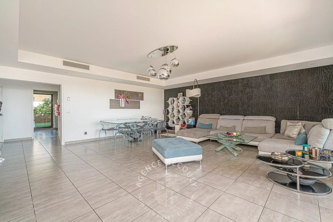 Apartment in Bonneveine, 8e Arrondissement, Marseille 5 - 18017208