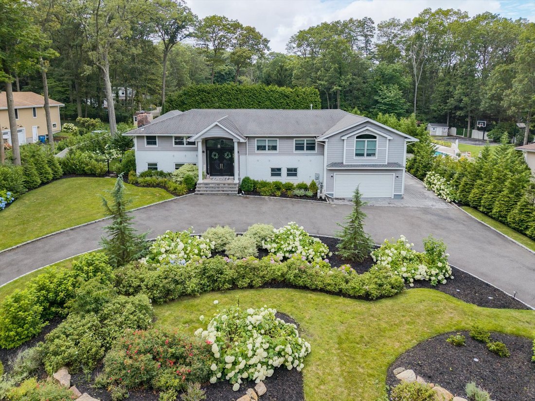 House in Melville, New York, United States 3 - 18016952