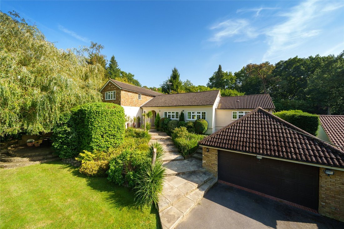 House in Hook Heath, Woking, England 1 - 18015719