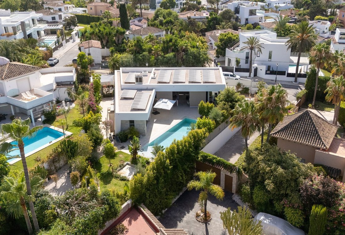 Villa en Elviria-Cabopino, Marbella, España 2 - 18016979