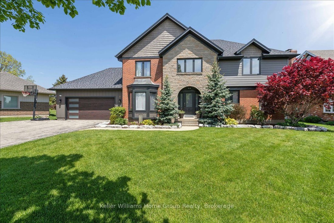 House in West Montrose, Ontario, Canada 1 - 18018069