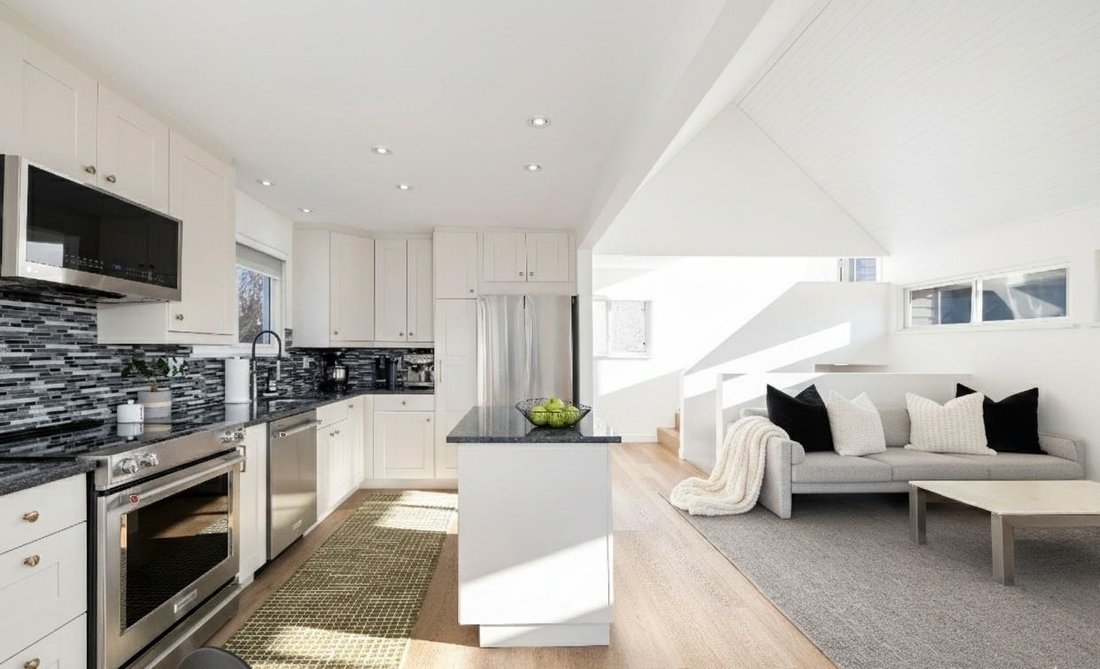 House in North Vancouver, British Columbia, Canada 5 - 18021064