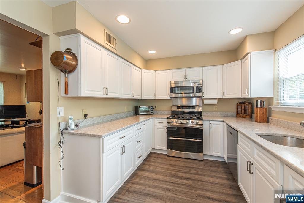 House in Wayne, New Jersey, United States 4 - 18020819
