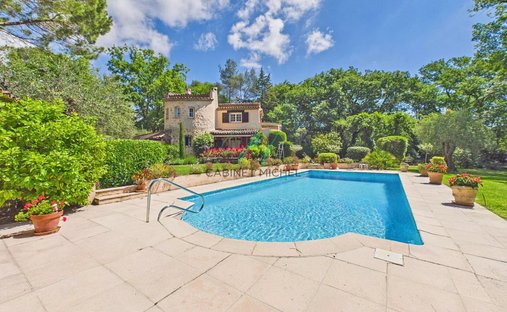 House in Nord, Roquefort-les-Pins, France 1