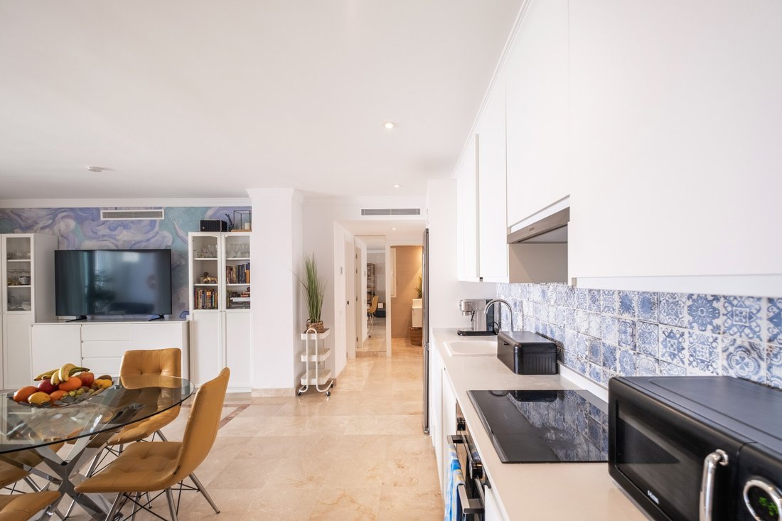 Apartment in El Paraíso, Benahavis, Spain 4 - 17864261