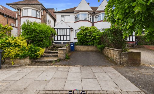 House in Temple Fortune, Barnet, England 1