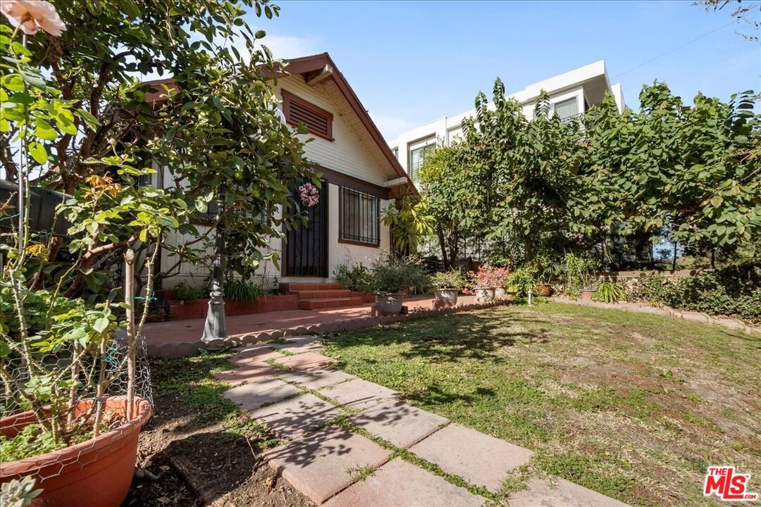 Los Angeles, California, United States 3 - 18014659
