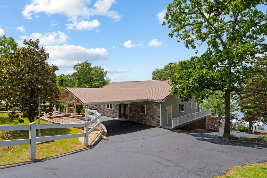 House in Grove, Oklahoma, United States 2 - 18017813