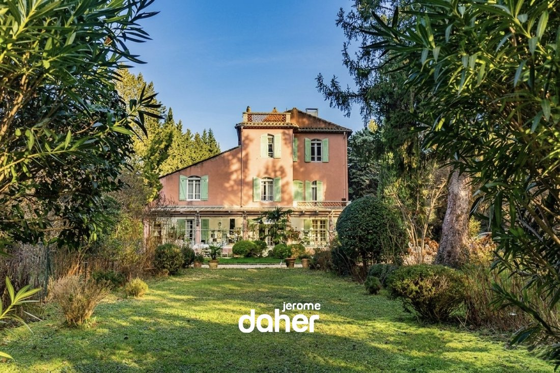 Estate in Orgon, Provence-Alpes-Côte d'Azur, France 1 - 18016317