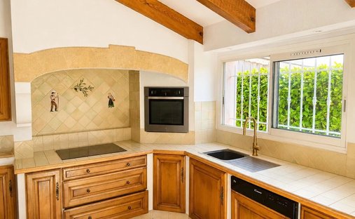 House in Ganteaume, Aubagne, France 1