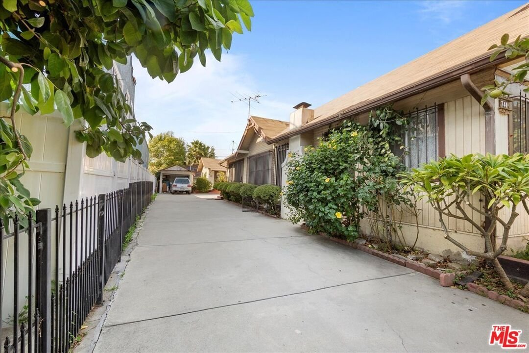 Los Angeles, California, United States 5 - 18014659