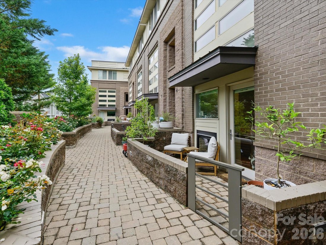 Condo in Charlotte, North Carolina, United States 3 - 18018658