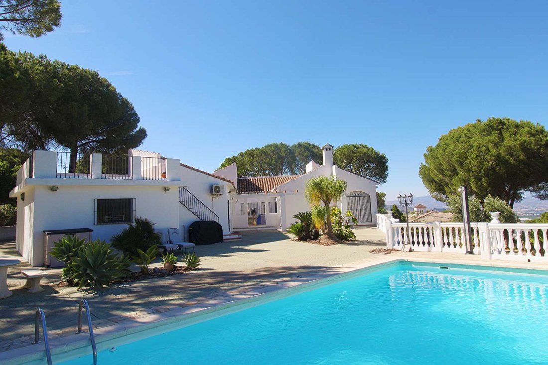 Villa in Alhaurin de la Torre, Andalusia, Spain 1 - 18020552