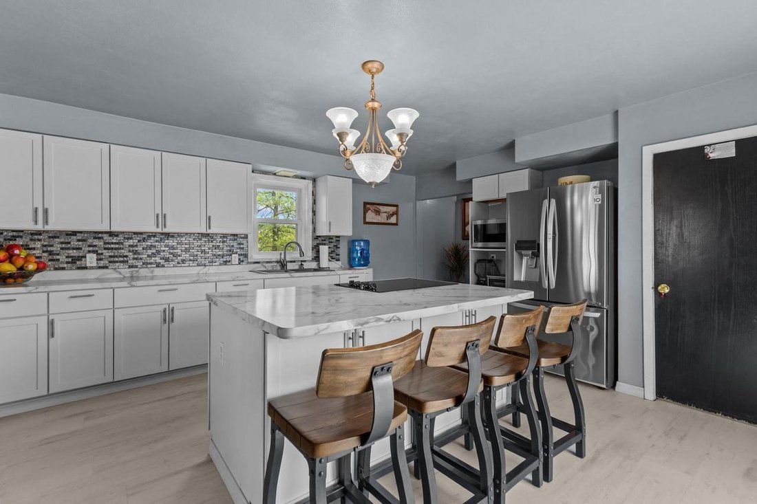 House in Menasha, Wisconsin, United States 3 - 18019067