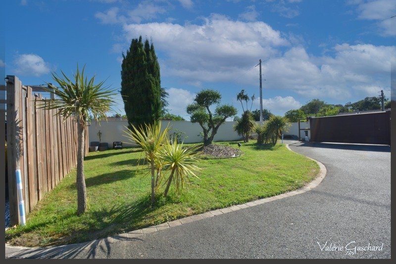 House in Saint-Denis-de-Pile, Nouvelle-Aquitaine, France 4 - 18016955
