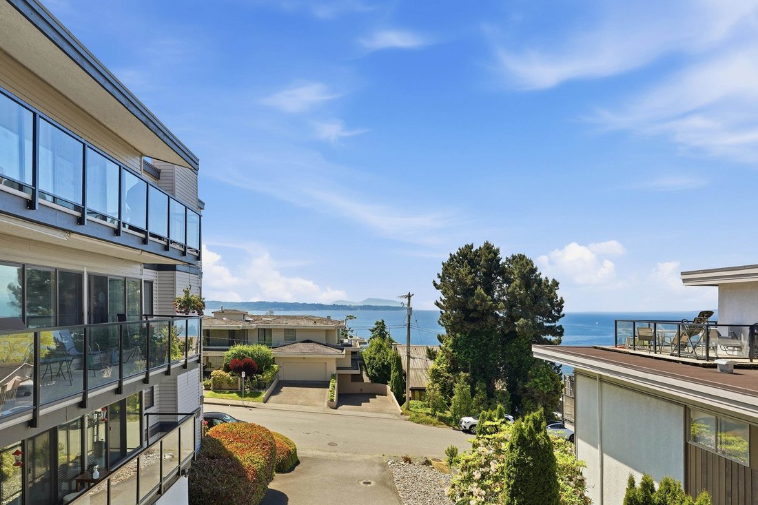 Condo in White Rock, British Columbia, Canada 2 - 18020512