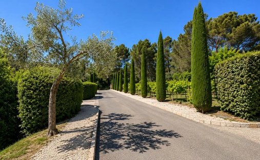 Apartment in Granettes-Jauberte-Sainte Anne, Aix-en-Provence, France 1