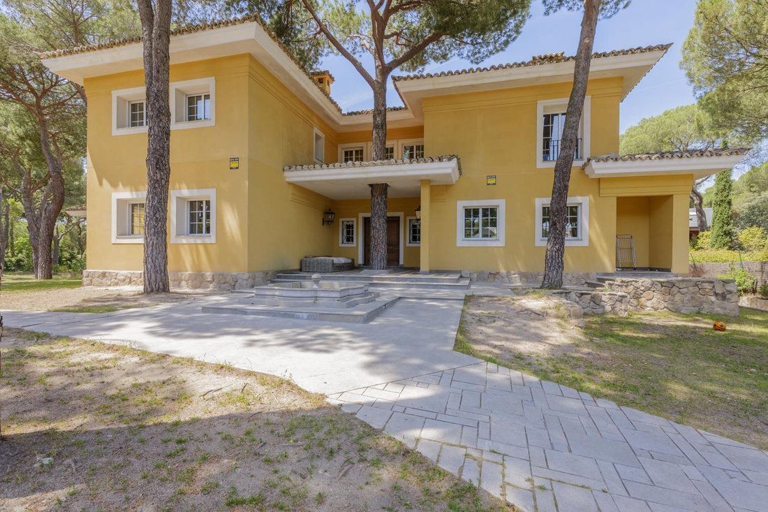 Villa in Pozuelo de Alarcon, Comunidad de Madrid, Spain 5 - 18019183