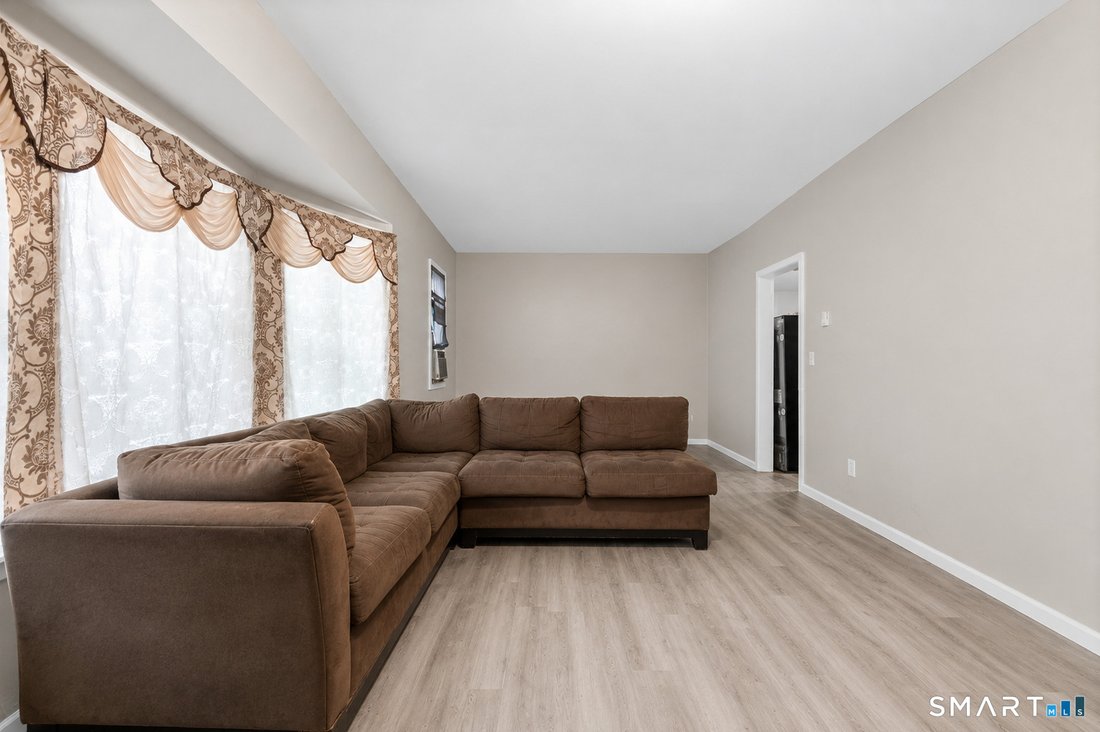 Waterbury, Connecticut, United States 3 - 18015629