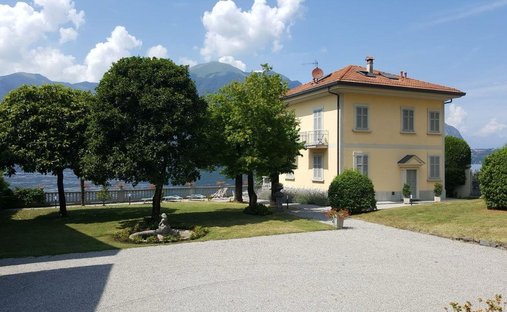 Villa in Lezzeno, Lombardy, Italy 1