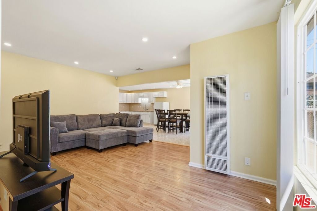 Hawthorne, California, United States 5 - 18015557