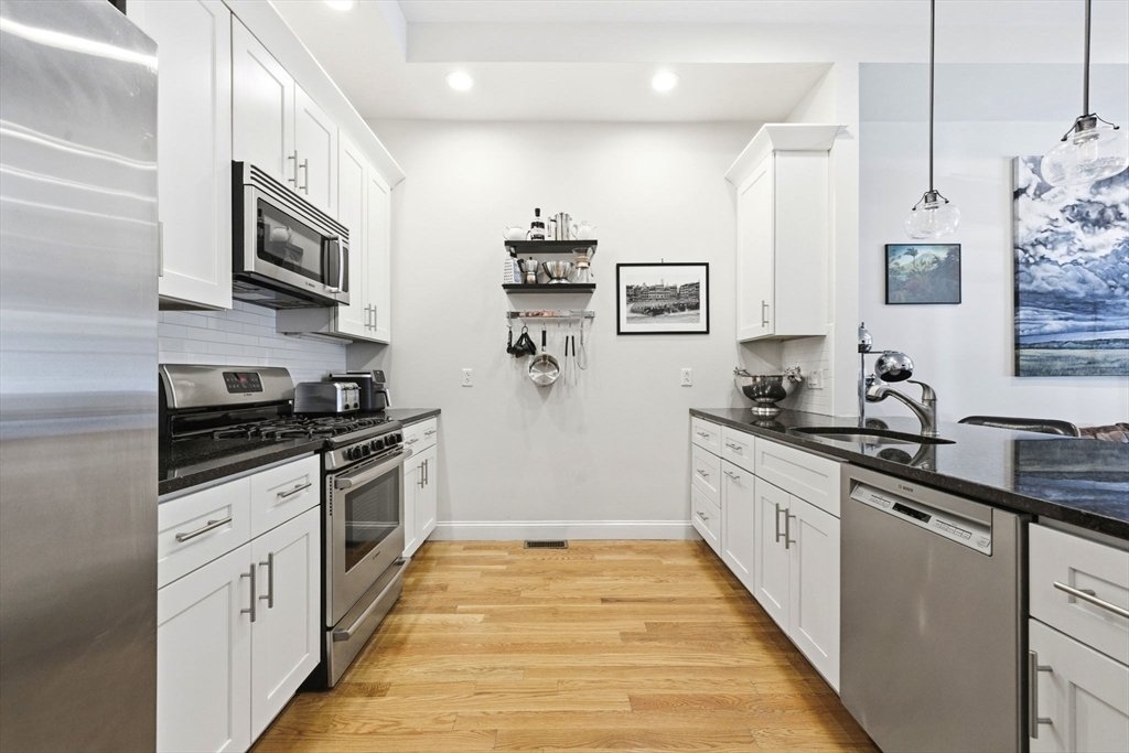 Condo in Boston, Massachusetts, United States 3 - 18018689