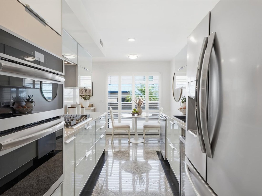 Condo in Los Angeles, California, United States 4 - 18015440
