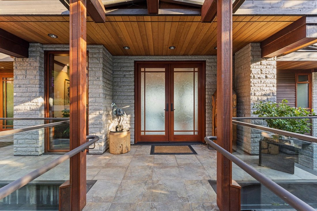 House in West Vancouver, British Columbia, Canada 3 - 18021073