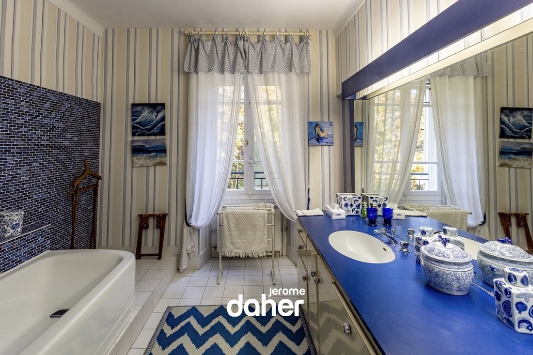 Estate in Orgon, Provence-Alpes-Côte d'Azur, France 5 - 18016317
